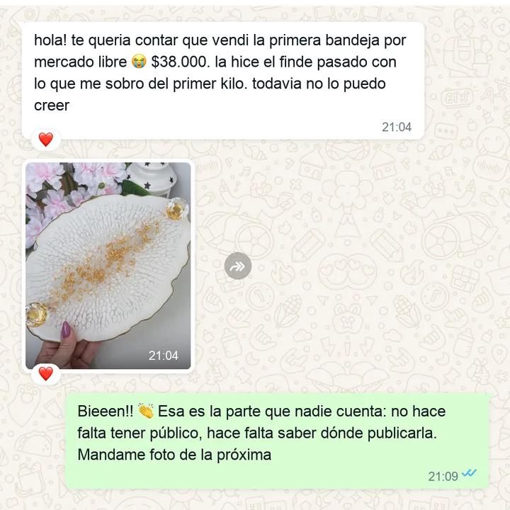 IMAGEN: captura de WhatsApp — alumna que vendió su primera bandeja por MercadoLibre